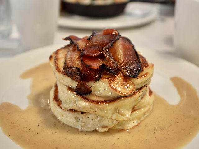 A Must-Try Breakfast Spot: Koko Head Cafe 🍳🥞