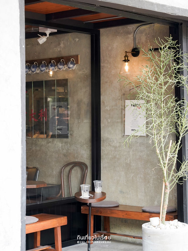 อีก 1 ร้านกาแฟอันดับแรกๆ ของย่านทรงวาด