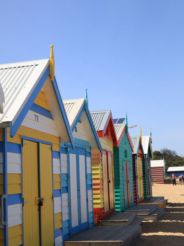 色彩斑斕的夢幻之地：Brighton Bathing Boxes 🌈🏖️