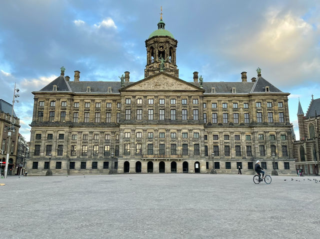 Amsterdam offers endless opportunities to explore👫🎉