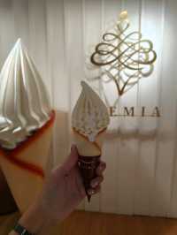 Indulging in CREMIA Hokkaido Ice Cream – A Sweet Treat in Taipei