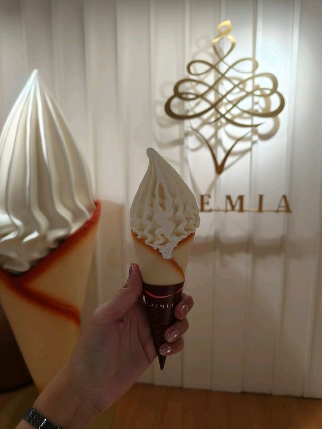 Indulging in CREMIA Hokkaido Ice Cream – A Sweet Treat in Taipei