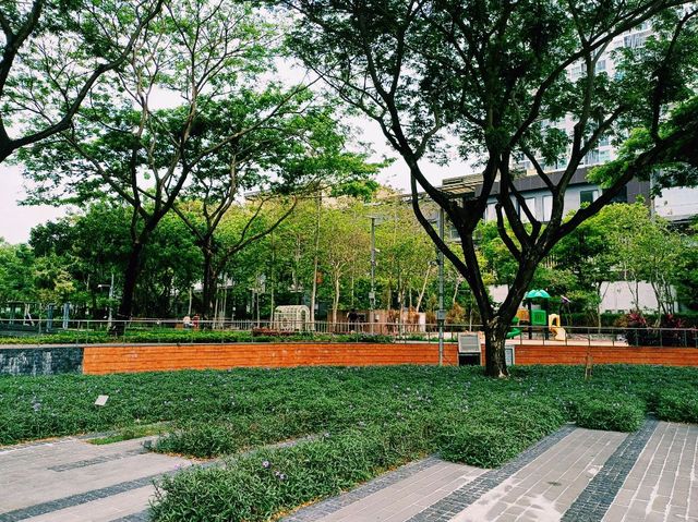 泰國曼谷市中心著名城市綠洲湖泊公園景點：朱拉隆功大學百年世紀公園，歐式園林藝術風格，適合打卡拍照📸親子遊