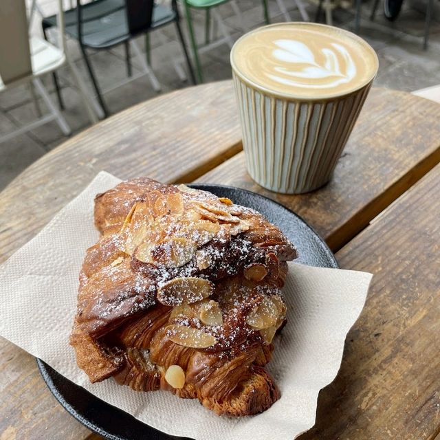 fabtanstic spot to grab a bite