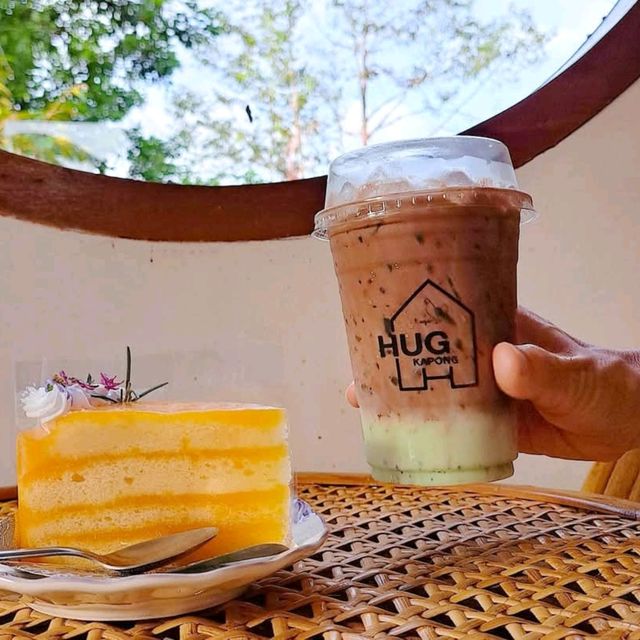 Hug Kapong Cafe - คาเฟ่กะปง 🏡 