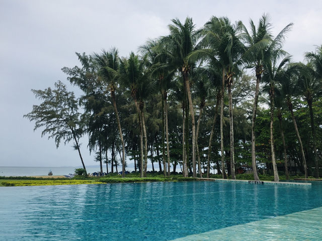 Dusit Thani Krabi Beach Resort ที่พักหรู ติดทะเล