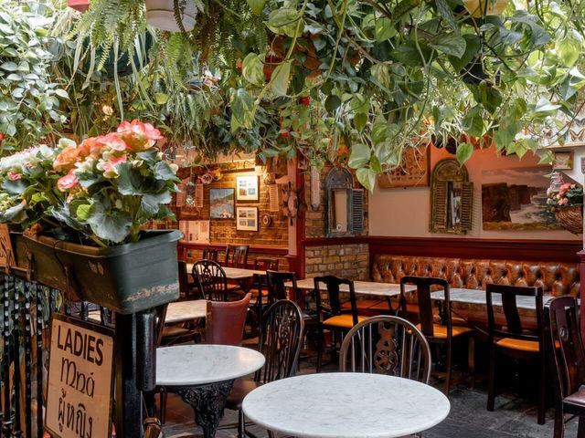 The Churchill Arms (floral pub) 