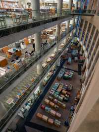 Vancouver Public Library：近未来的なデザインが魅力のバンクーバー中央図書館📚✨
