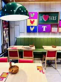 “Delicious Hainanese Chicken Rice“