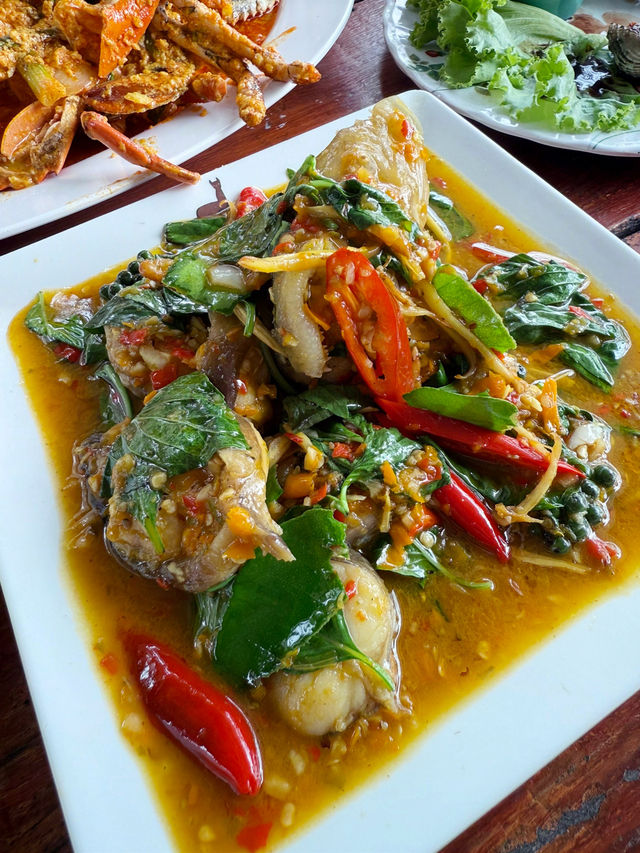 อาหารทะเลสด รสชาติอร่อย ยืนหนึ่งในมหาชัย