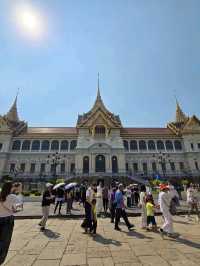 พาเยี่ยมชมพระบรมมหาราชวังและวัดพระศรีรัตนศาสดาราม