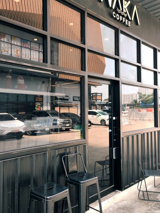 WAKA COFFEE ตลาดต้นสัก คอร์เนอร์ คาเฟ่สนามบินน้ำ