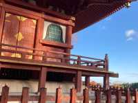 紅葉の名所！「勝尾寺」で真っ赤な秋を感じるお寺さんぽ🍁