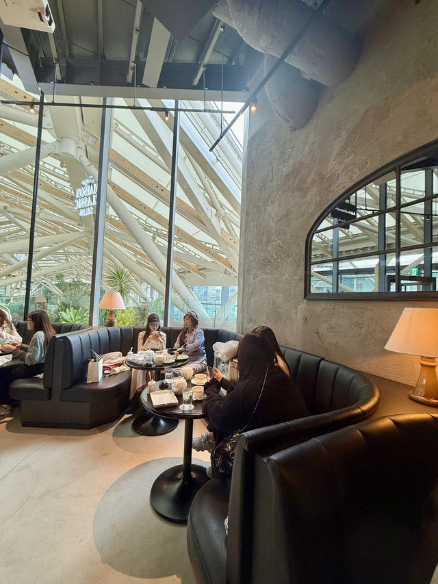 Spring Brunch on the Terrace at MAISON CLASSIC SALON