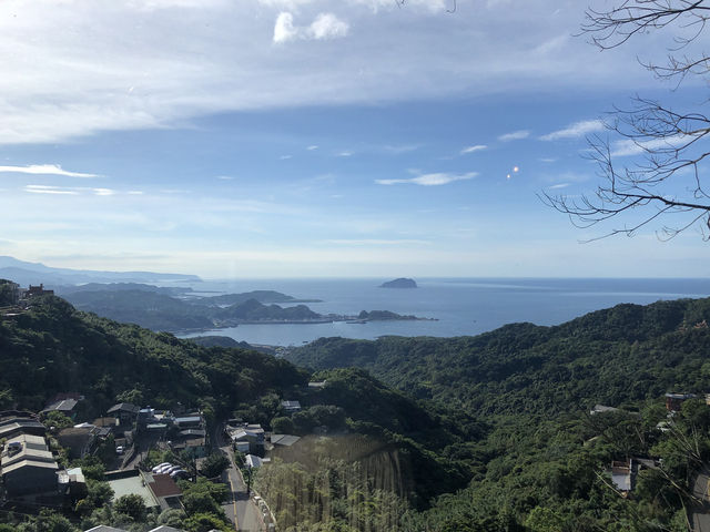 漫步九份山城：一場穿越老街與海景的浪漫旅程