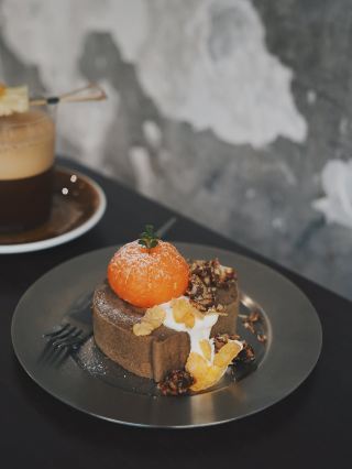 기롱의 오래된 주택을 개조한 카페, 주말에는 자리가 없을 정도로 인기 있는 곳입니다.