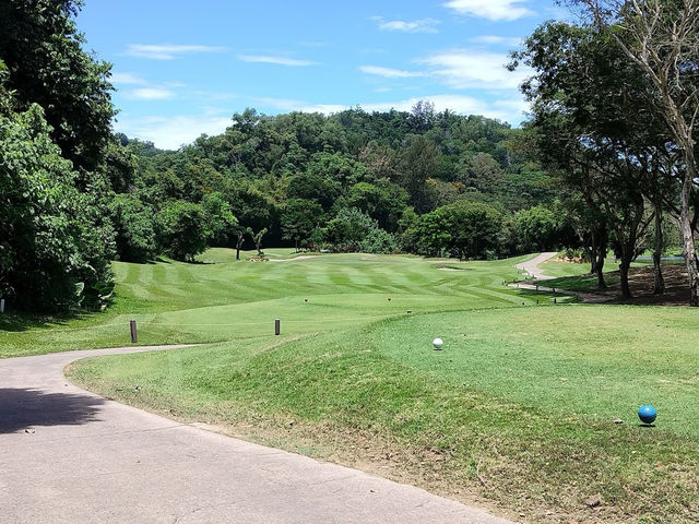 🏌️‍♂️ Tee Off in Tropical Bliss: Dalit Bay’s Golf Escape!