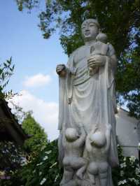 【埼玉】あじさい寺として親しまれていて鐘楼堂の梵鐘と紫陽花とのショットが有名