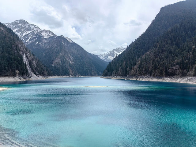 Fairytale valleys of Jiuzhaigou 