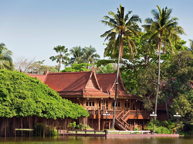 🏛️🍜 NAKHON PATHOM WEEKEND GUIDE: Ancient Wonders & Hidden Eats Just 1 Hour from Bangkok!
