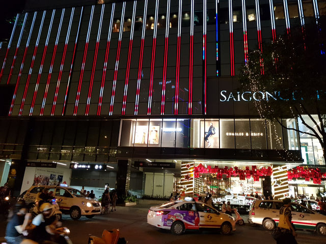 Saigon Centre – ห้างสรรพสินค้าระดับไฮเอนด์ใจกลางโฮ