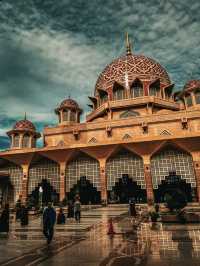 Serenity in Pink: A Peaceful Spring Morning at Putra Mosque