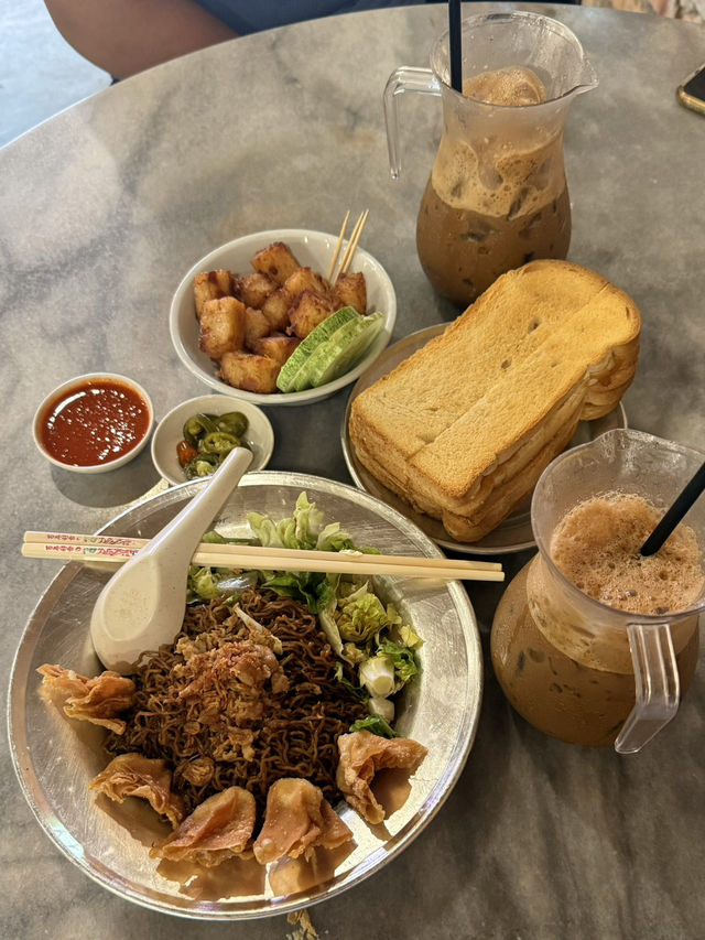  ☕ Hidden Cafe Gem in Ipoh – Kin Loong Valley White Coffee ✨