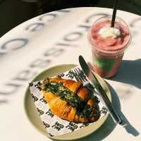 Warm.bkk : คาเฟ่สไตล์มินิมอลอบอุ่น