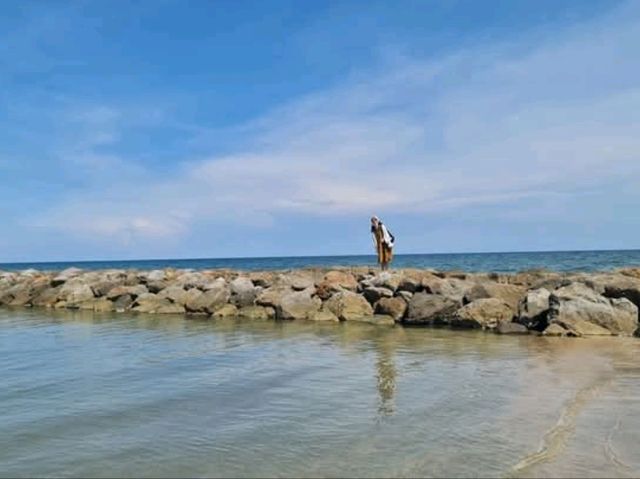 หาดลับเพชรบุรี นั่งปิคนิคชิลๆ