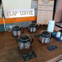 沖繩當地知名的咖啡店 FLAP Coffee