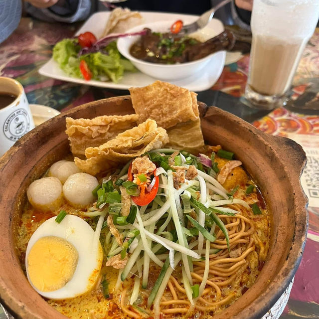 Calanthe Art Café – Coffee, Satay & a Laksa Debate