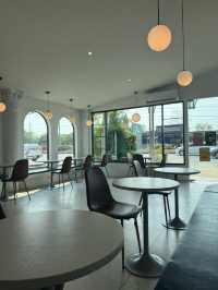 Roastniyom coffee - สาขากาดสามแยก 