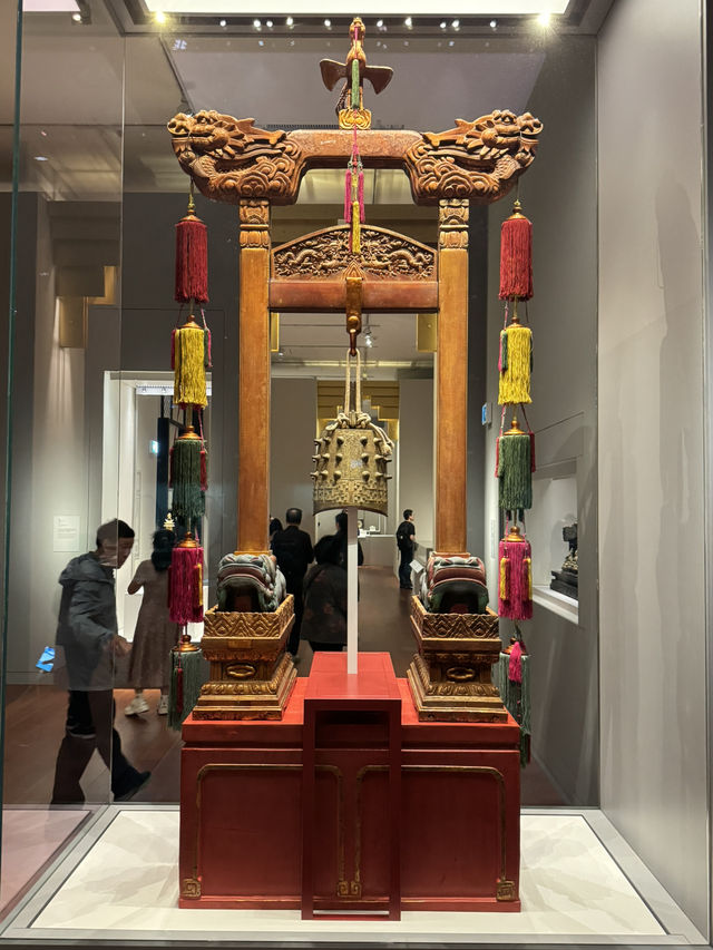 【香港】 故宮又有新展覽3：輪換最新藏品：新龍袍、自來鐘！