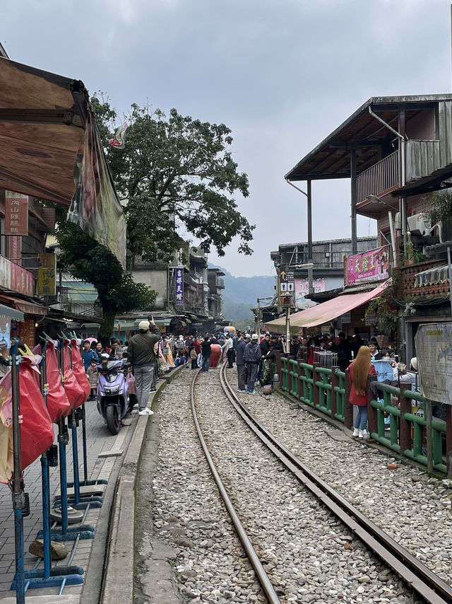 기찻길 위 소원을 띄우다, 대만 천등날리기 🎈🚂