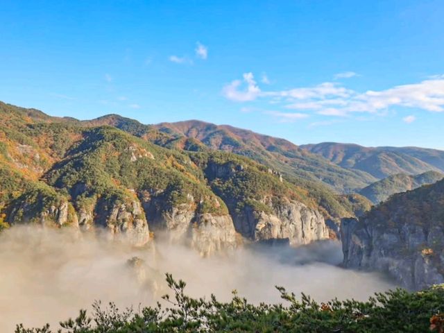 Rocky Trails & Hidden Cloud