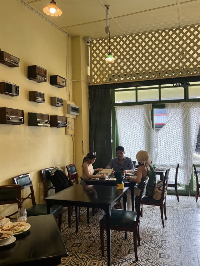 One Chun Café & Restaurant – Retro Charm and Bold Phuketian Flavours