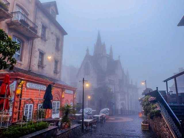 Mercure Bana Hills French Village 🏰