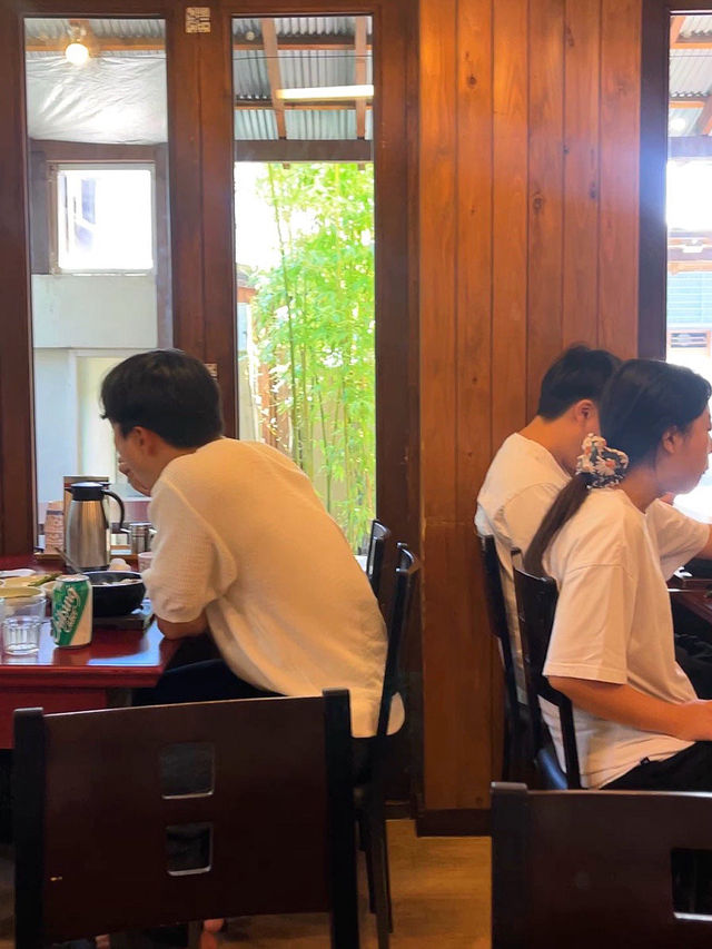 항정수육과 간장국수, 부산 국밥집에서 먹는 이색 메뉴
