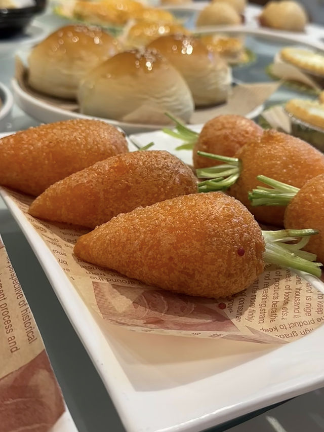 The Traditional Nostalgic “Dim Sum Trolley” Ritual Returns in GuangZhou!