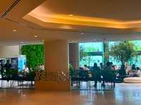พานั่งเล่นที่ The terrace at Sindhorn