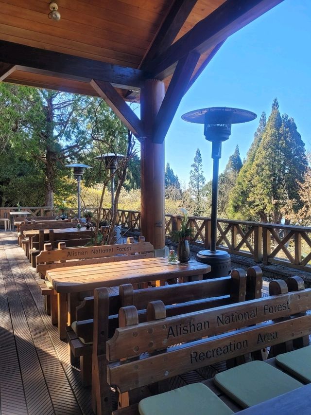 Enjoy some tea at Xiaoliyuanshan Lookout Point, Alishan