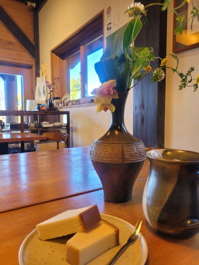 Enjoy some tea at Xiaoliyuanshan Lookout Point, Alishan