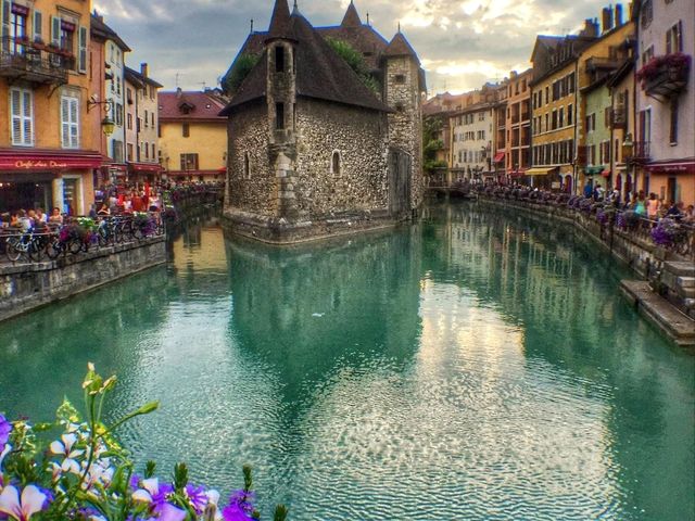 🌿 Annecy | 阿尔卑斯的威尼斯，掉进水彩画的童话