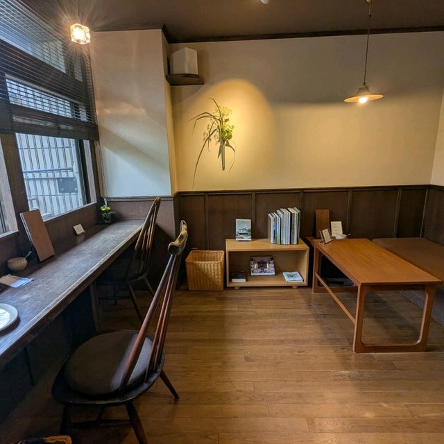 京都 | 百春，隱藏於巷弄二樓的靜謐咖啡店