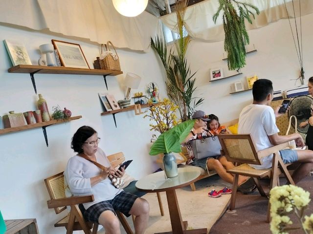 Take A Rest คาเฟ่ริมทะเล จันทบุรี