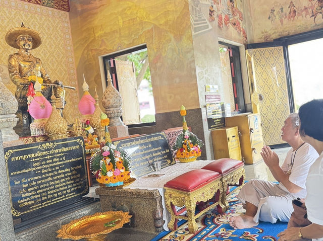 สักการะพระราชาผู้กอบกู้ชาติไทย 