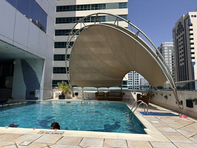 【Corniche Hotel／コーニッシュ ホテル｜アブダビ“五つ星体験が5,000円宿泊で叶う快適ステイ”】