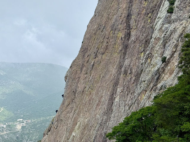 Hiking the largest monolith in Mexico | Peña de Bernal