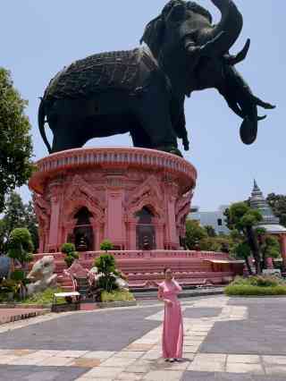 三頭像 インドラ神 エラワンの象 タイ国 エラワン・ミュージアム