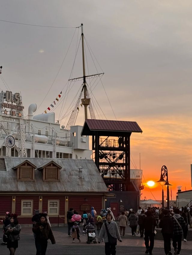 Amazing Tokyo DisneySea: Where Every Wave Tells a Story